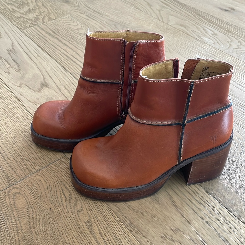 Women’s frye chunky vintage villager zip square toe ankle bootie